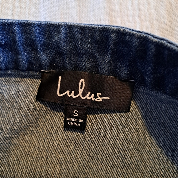 Lulu's women's size small jean skirt, 6 button front closure - Picture 4 of 5